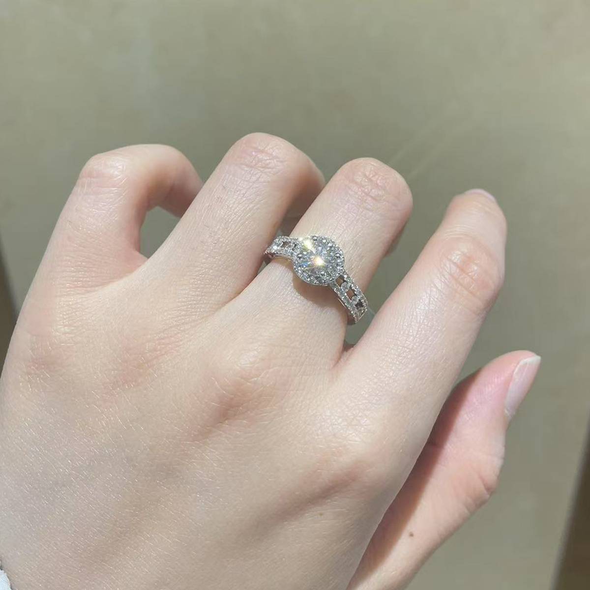 Round Bag Women's Ring S925 Silver Plated Platinum Customized Selection Main Stone Moissanite Diamond 1.0ct/Secondary Stone High Carbon Diamond